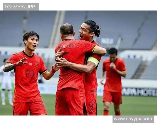 朝鲜与韩国男足在东亚杯激战正酣谁能笑到最后争夺荣誉之战