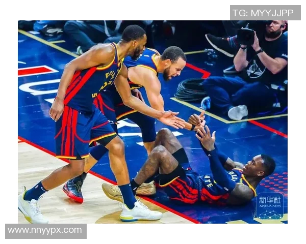勇士与雷霆激战正酣10月31日篮球盛宴精彩回顾与分析