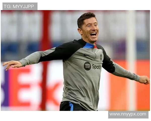 莱万欧冠表现惊艳10场打入12球射手榜领跑前景光明